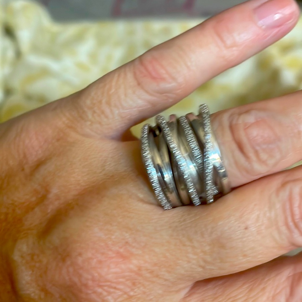 Diamond highway ring